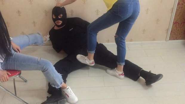 seyr2e1lvis.jpg