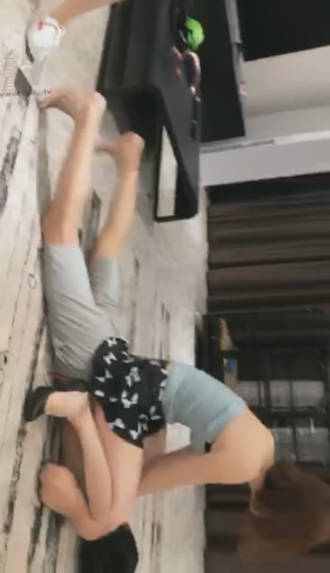 j5fqeuvl3xl.jpg