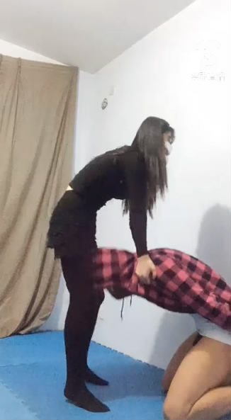 1g44h3xzsn5.jpg