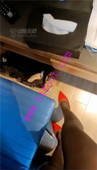 1t3qtuwb4s2.jpg