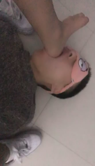 iy23veum1tb.jpg