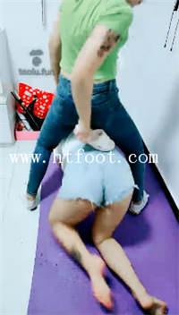 2on1y04udgk.jpg
