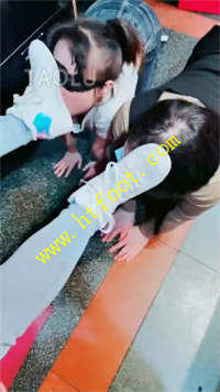 wxi5vvwvrq1.jpg