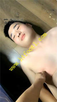 sze1mcxbrdw.jpg
