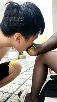 rezdqcaku3g.jpg