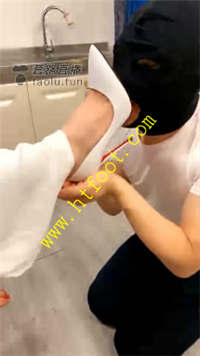 auu2kn1mln1.jpg