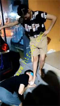 jw00jhmb1f3.jpg