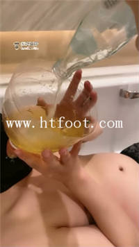 fqvgawx33x0.jpg
