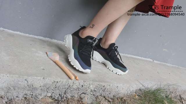 b1v0ymarjy0.jpg