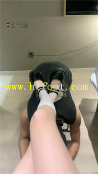 ywhqxf5mqrl.jpg