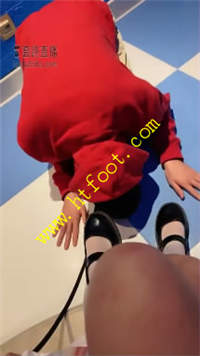 0zzen3w2gib.jpg