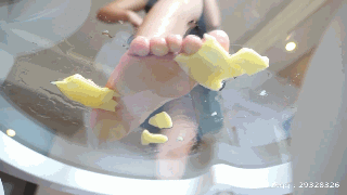 4jxnd0cy02z.gif