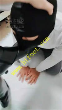 215c02bhj5v.jpg