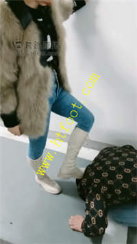 le05q0o4pom.jpg