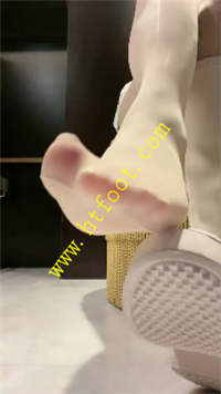 uuuadx254g4.jpg
