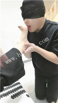 2kqchr10i0s.jpg