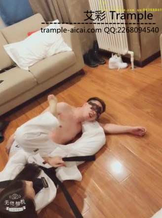 uy1t4bda54l.jpg