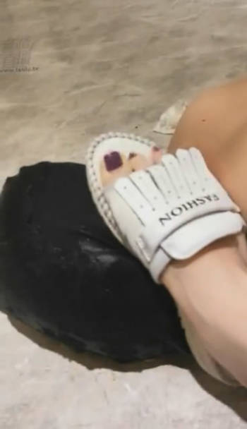 xqcjf4jaaef.jpg