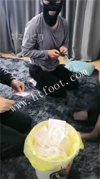 nzkaa4o3mol.jpg