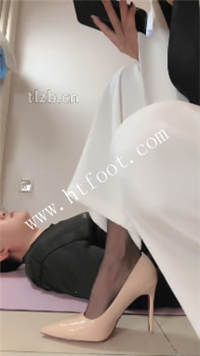 aj012eshh0m.jpg