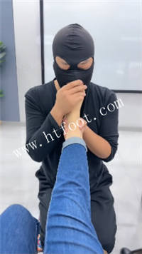 zatftce0qr2.jpg