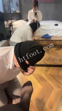 lbre1hqmaa2.jpg