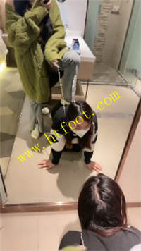 j33w2aukk00.jpg