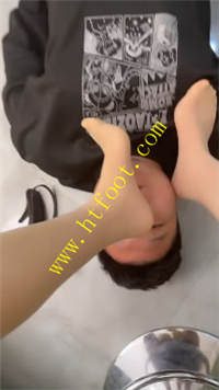 mf22elzmy55.jpg