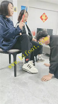 b2heqdbc25l.jpg