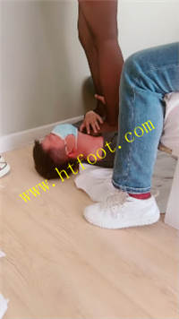 3bad5qt1whi.jpg