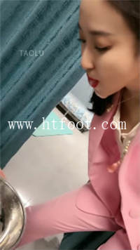 wzh4kwcd21i.jpg