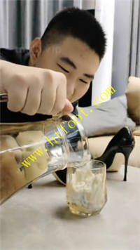 anmv4ac02kz.jpg