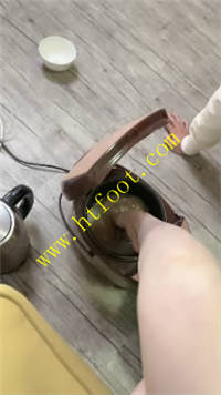 lt324ph2yiq.jpg