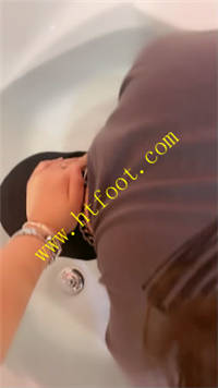 yf1rwa2vxps.jpg