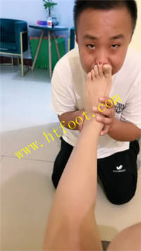 y1wedtoykw1.jpg