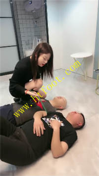 2vkzuaannbg.jpg