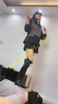 4fmesqr22l3.jpg
