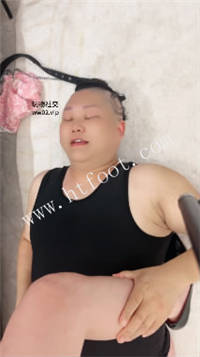 hokxba1ycph.jpg
