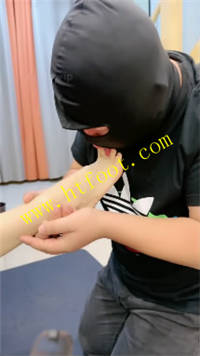 l0acmb3s2yv.jpg