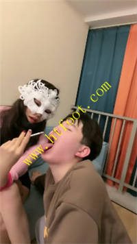 j4c33kypmi4.jpg