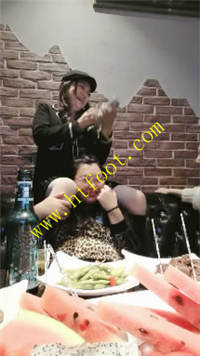 qouk5m54hrt.jpg