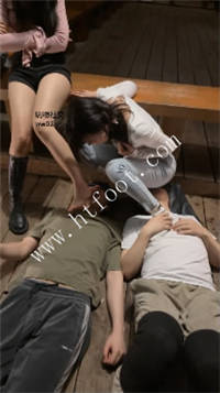 4p4jhhhruwh.jpg