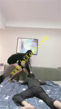 mr1c0l4b0jr.jpg