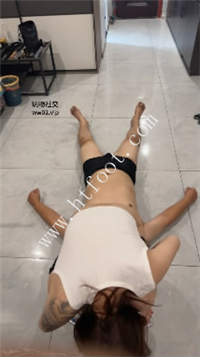 c41a0omf2y1.jpg