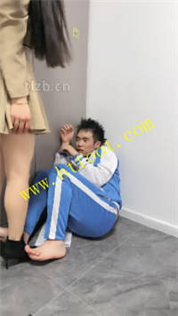 zu2em2aknys.jpg