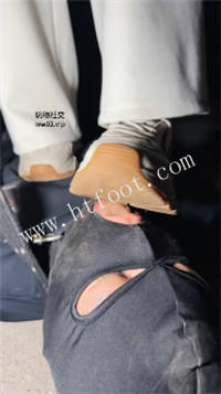 nb5sjf3nxeg.jpg