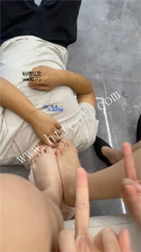 13vs2yj4po0.jpg