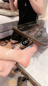 ayqse1g2x1h.jpg