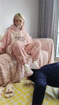 moiyc0w01uc.jpg