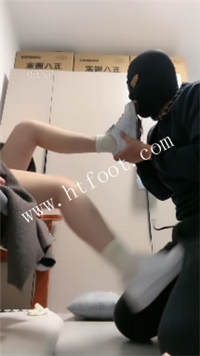 hj1vryta33x.jpg